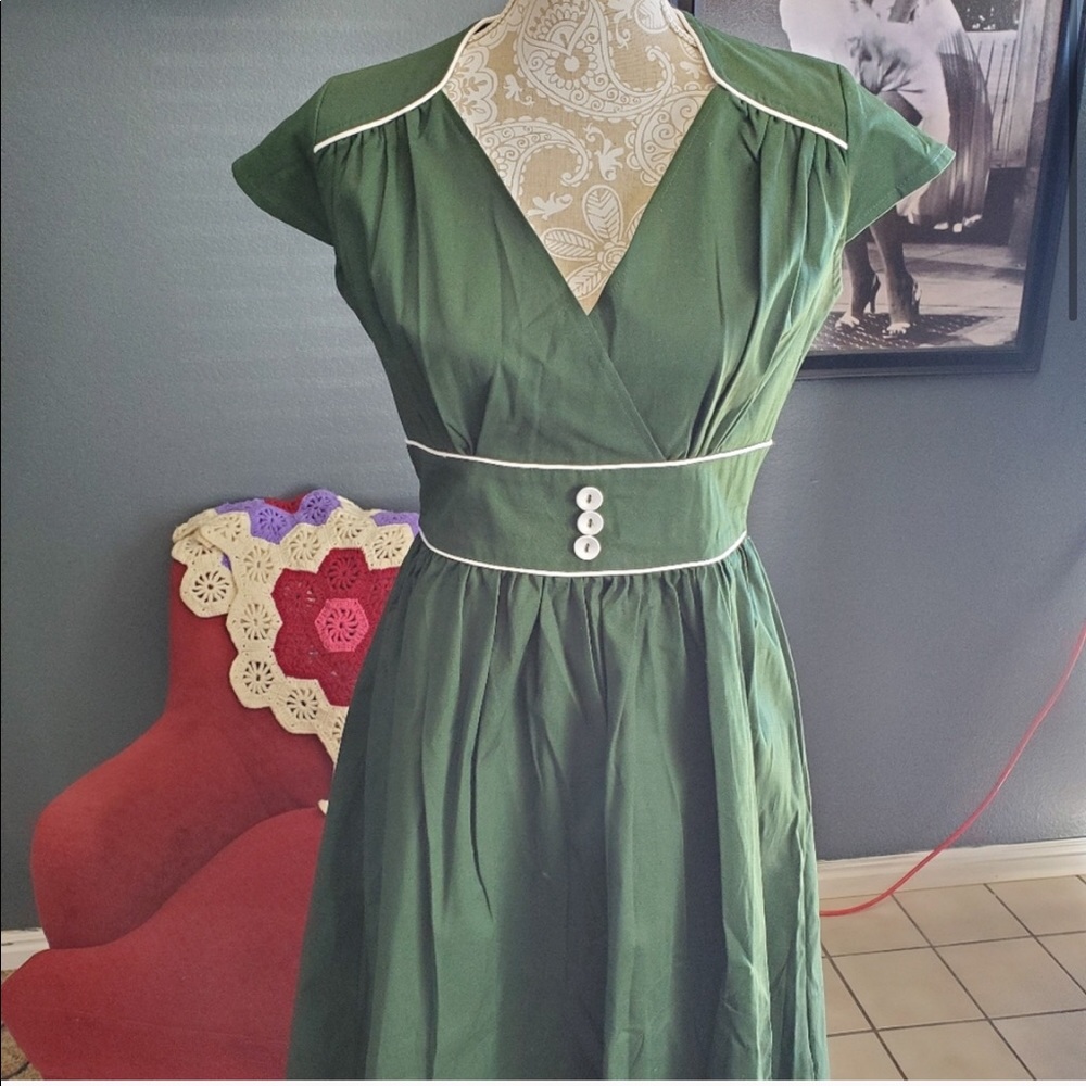 Cap sleeve retro green dress by Lindy Bop